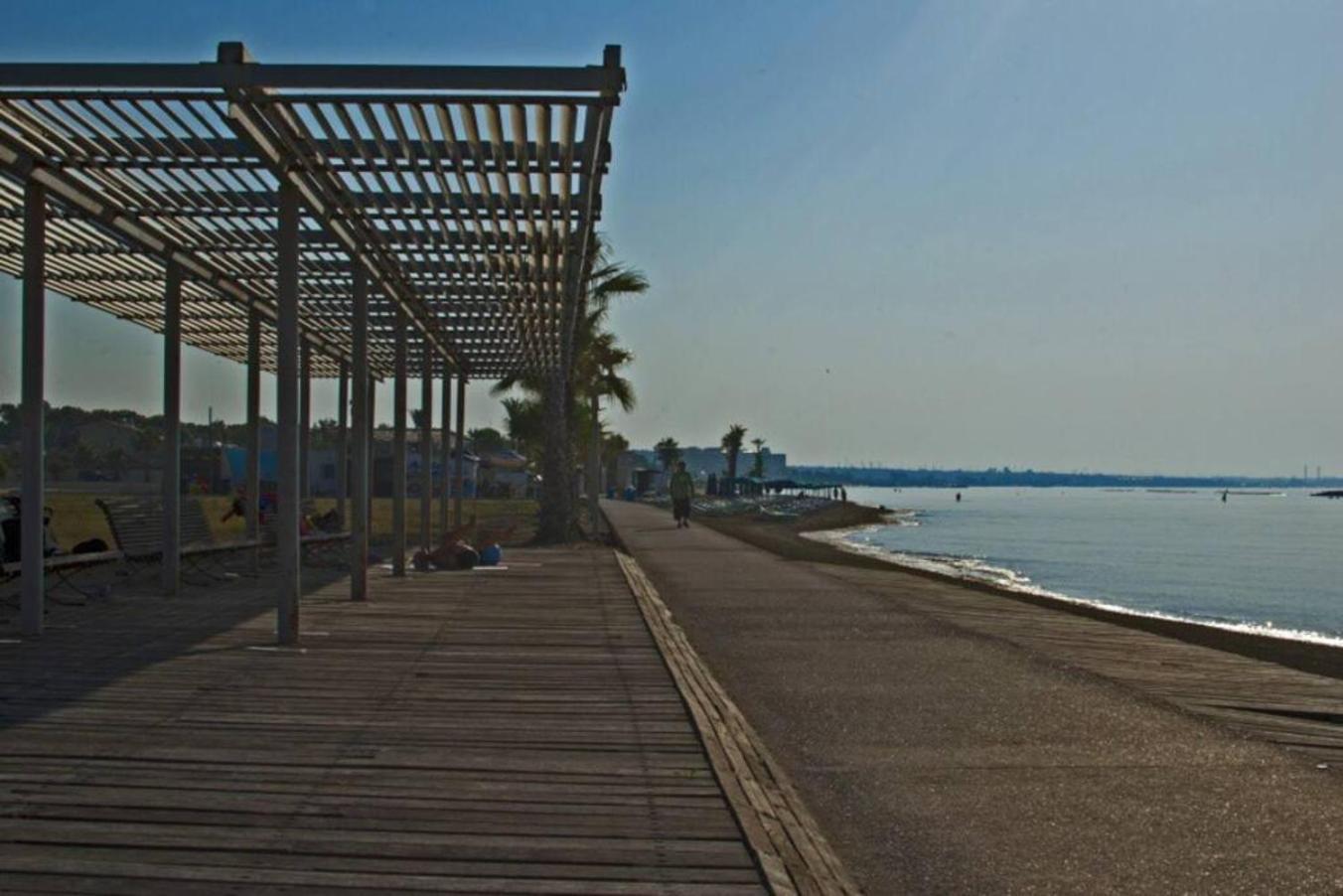 Oroklini Star 200Metres From The Sandy Beach Larnaca Buitenkant foto